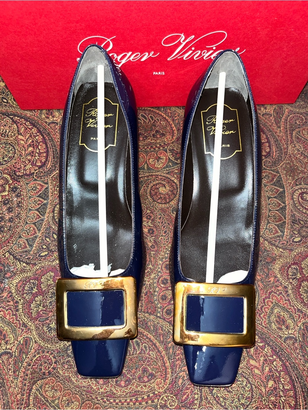 Roger Vivier Navy Patent Décolleté Bell Pumps w Gold Buckle - EU 38.5 - NWT - Picture 4 of 14